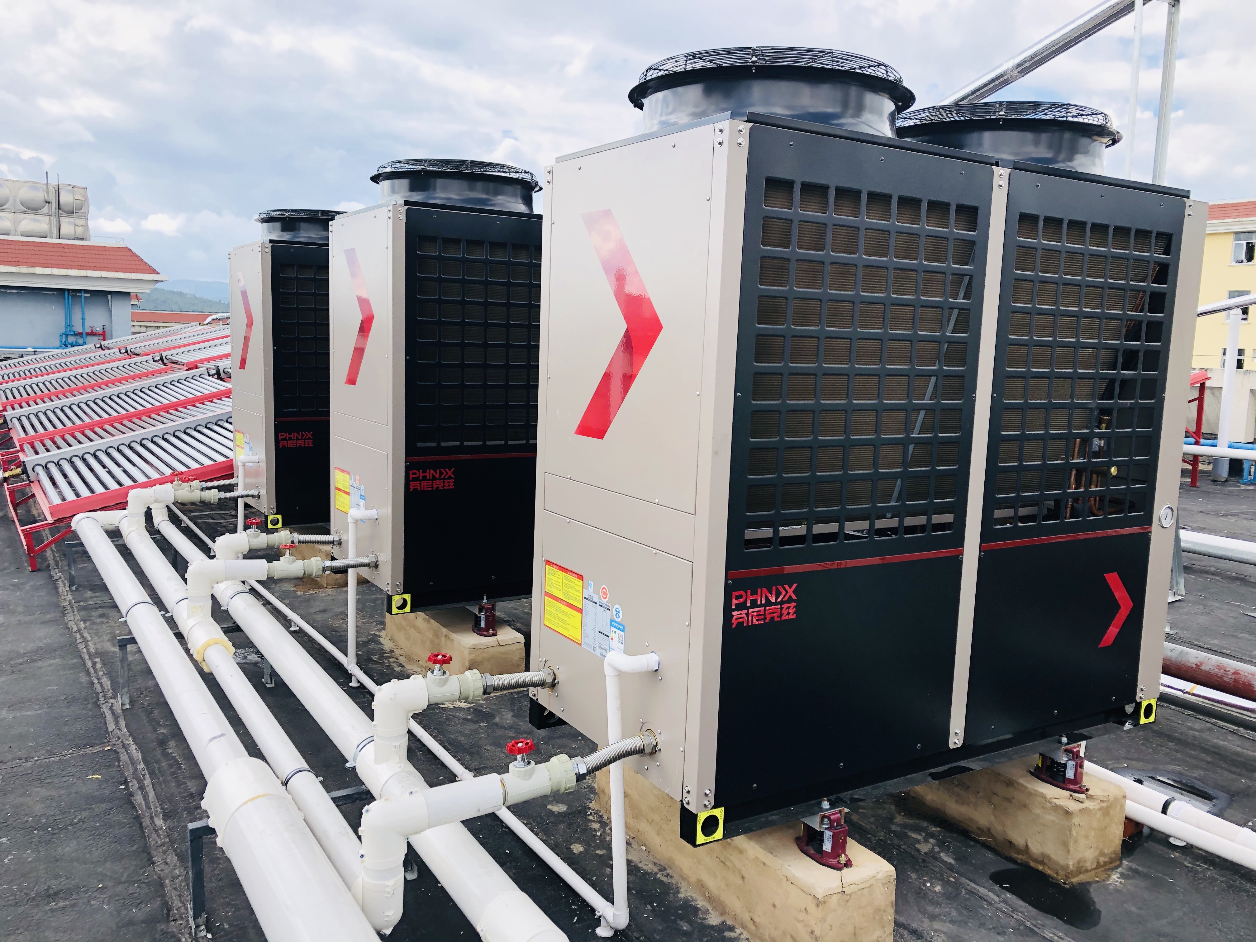 空氣能600平米用多大的機組 