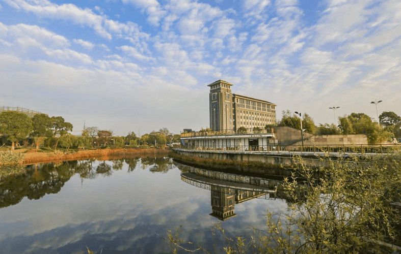 芬尼克茲進(jìn)駐高等學(xué)府，空氣能熱泵成低碳校園主力軍 