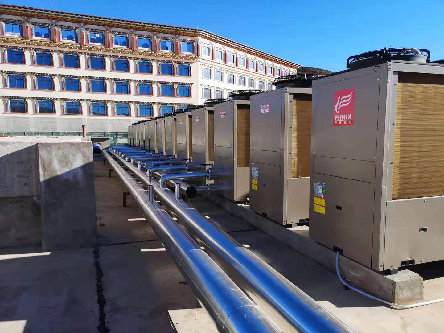 酒店采暖采用哪種設(shè)備好？強烈推薦芬尼空氣源熱泵 