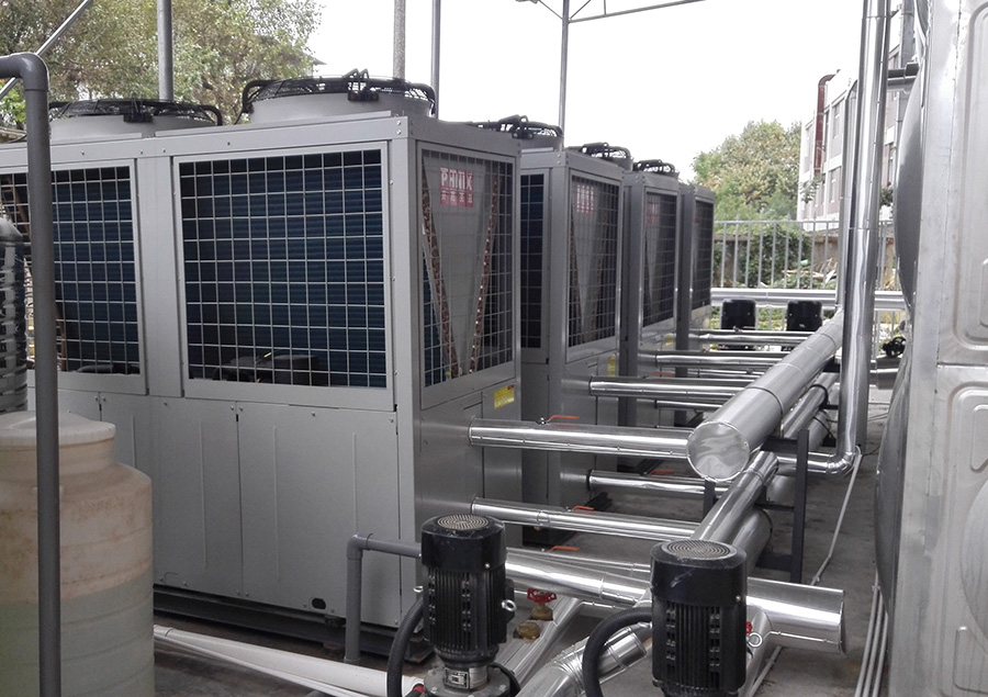 學校淋浴房空氣源熱泵熱水機方案 