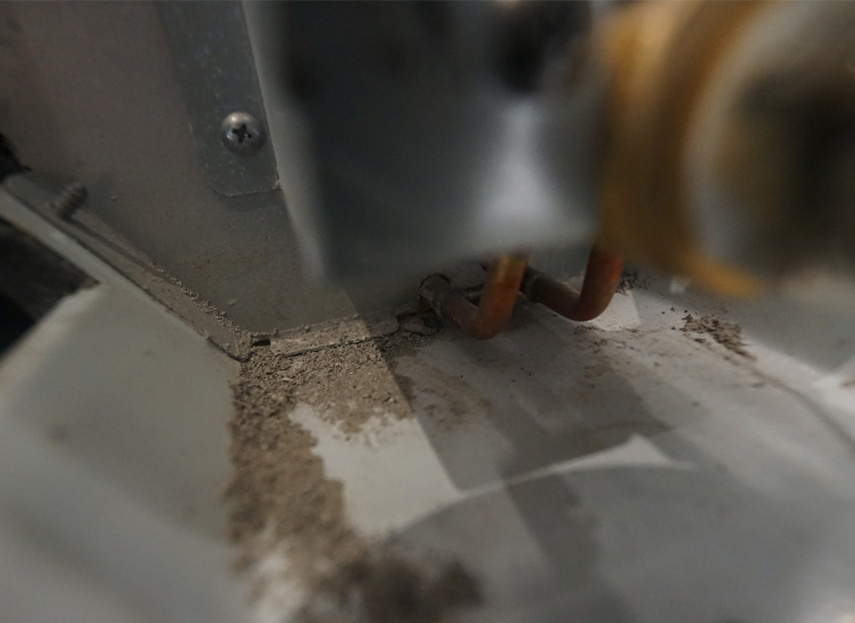 底部自動清潔裝置