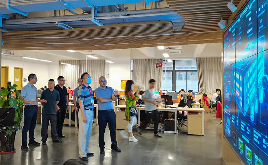 新疆庫(kù)爾勒市委常委領(lǐng)導(dǎo)蒞臨芬尼克茲實(shí)地考察